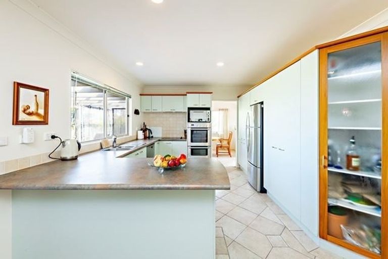 Photo of property in 60 Mt Lebanon Crescent, The Gardens, Auckland, 2105