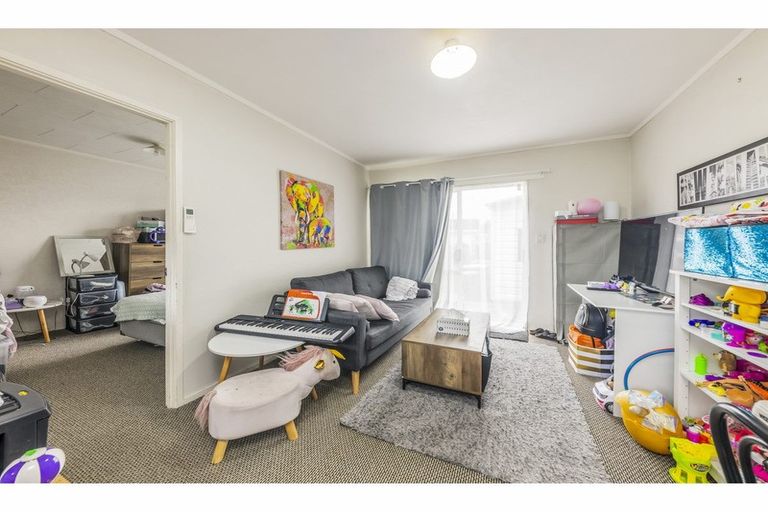 Photo of property in 2 Hobman Place, Manurewa, Auckland, 2102