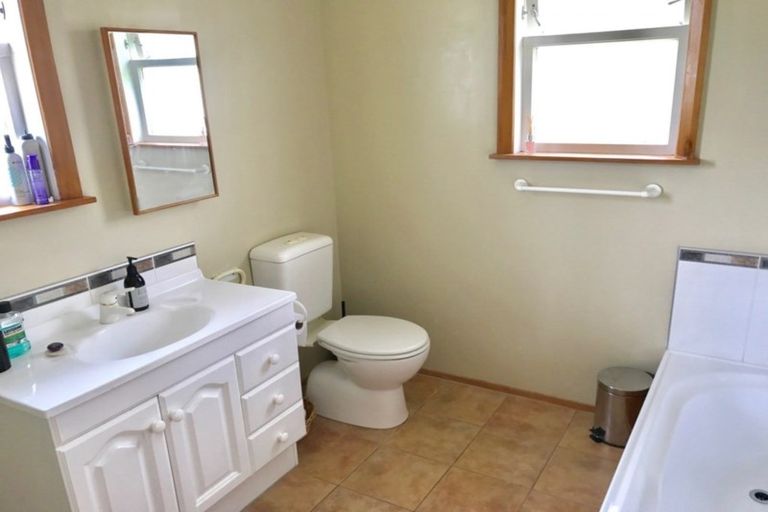 Photo of property in 31 Sunset Parade, Plimmerton, Porirua, 5026