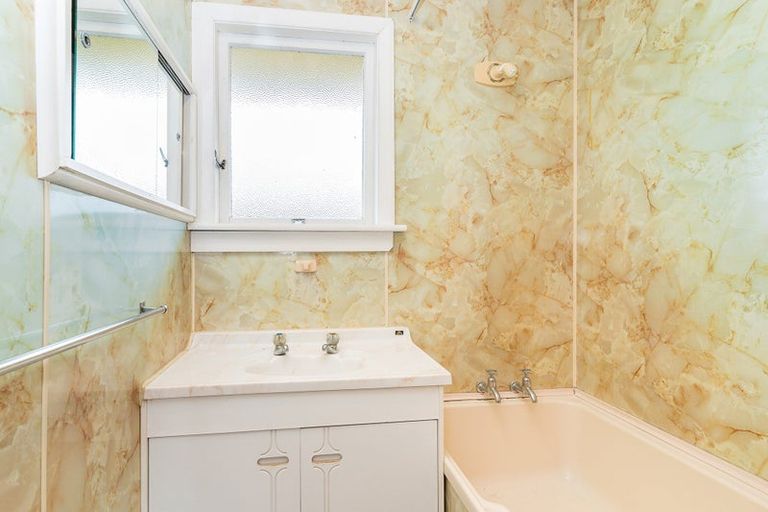 Photo of property in 17 Glendevon Place, Vauxhall, Dunedin, 9013