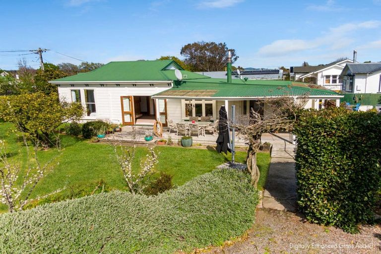 Photo of property in 27 Sackville Street, Martinborough, 5711