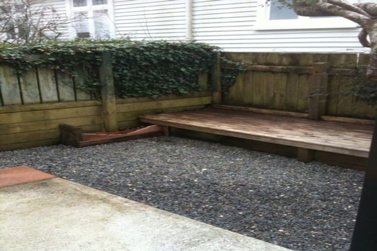 Photo of property in 32 Firth Terrace, Karori, Wellington, 6012