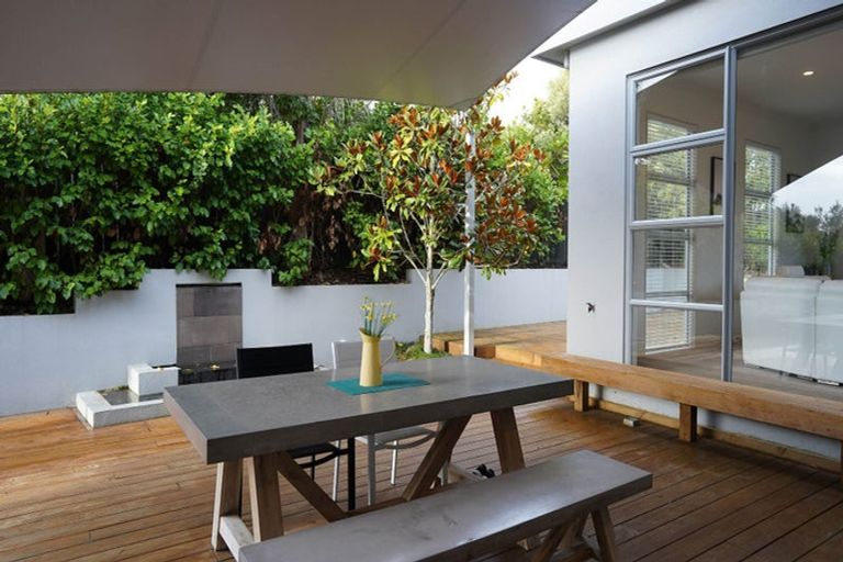 Photo of property in 12 Rangi Avenue, Schnapper Rock, Auckland, 0632