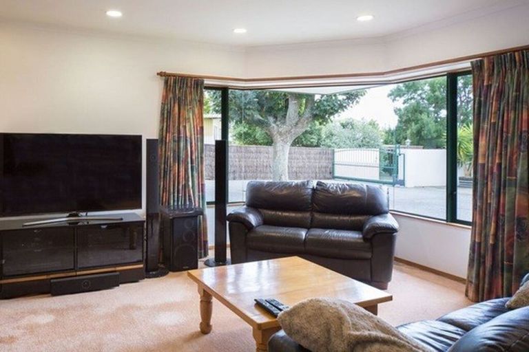 Photo of property in 86 Pahiatua Street, Hokowhitu, Palmerston North, 4410