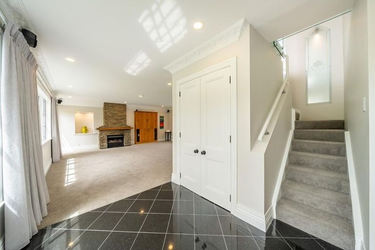 Photo of property in 29 Padnell Crescent, Paparangi, Wellington, 6037