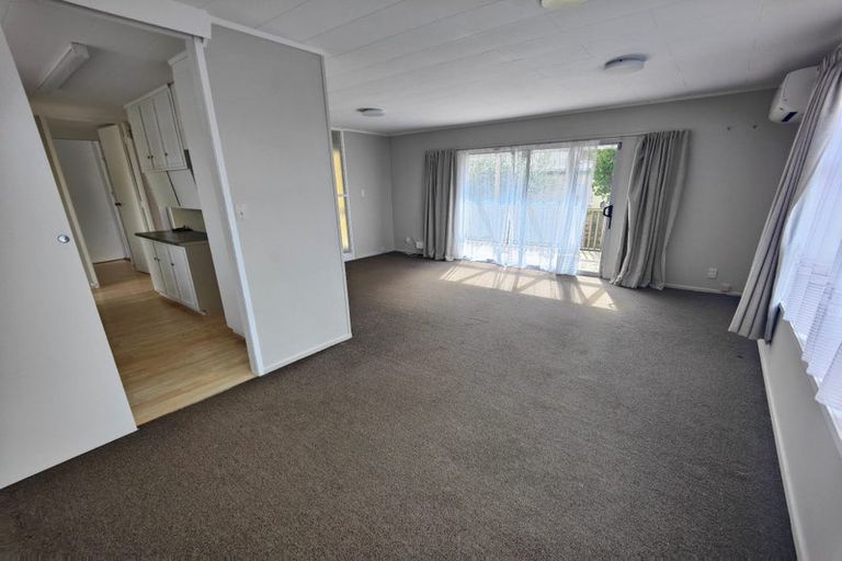 Photo of property in 74 Rosario Crescent, Red Beach, 0932