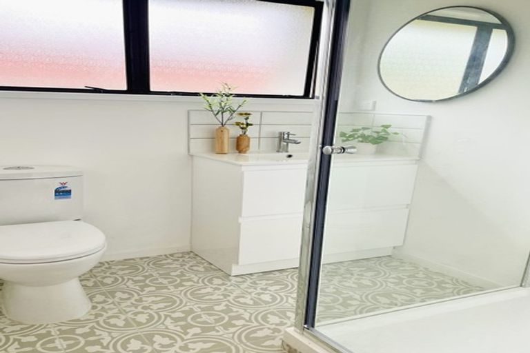 Photo of property in 21 Woodview Rise, Botany Downs, Auckland, 2010