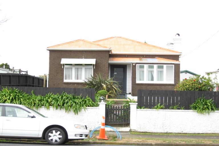 Photo of property in 9 Mahoe Street, Strandon, New Plymouth, 4312
