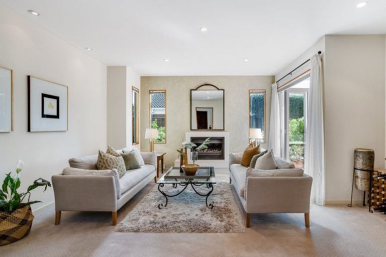 Photo of property in 1/13 Milford Road, Milford, Auckland, 0620