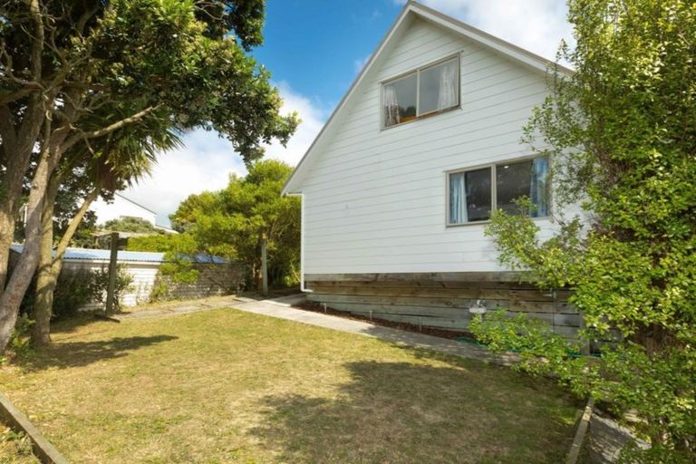 Photo of property in 20a Levant Street, Cannons Creek, Porirua, 5024