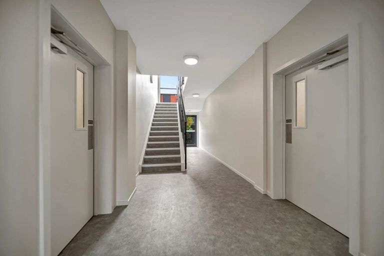 Photo of property in 2/7g Newelm Lane, Flat Bush, Auckland, 2019
