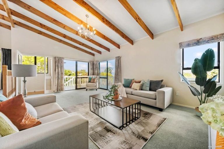 Photo of property in 5 Lagoon Way, West Harbour, Auckland, 0618