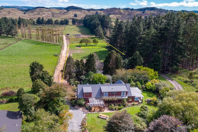 Photo of property in 224 Katherine Mansfield Drive, Whitemans Valley, Upper Hutt, 5371
