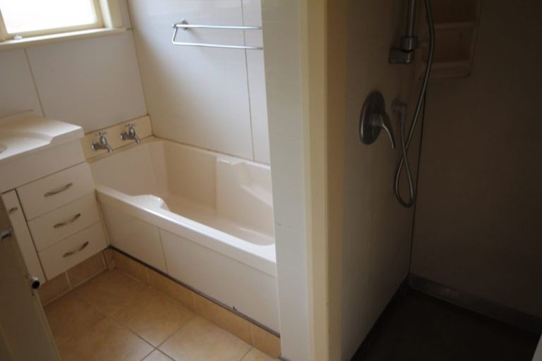 Photo of property in 3 Kent Crescent, Awapuni, Palmerston North, 4412