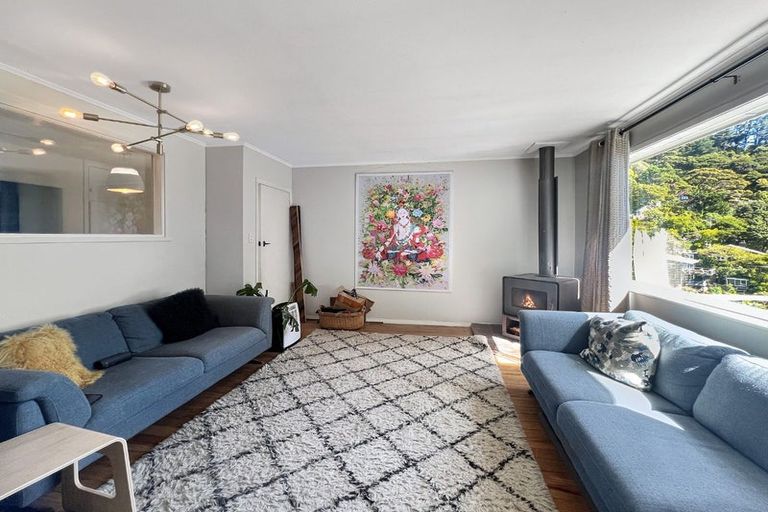 Photo of property in 5 Richmond Road, Mahina Bay, Lower Hutt, 5013