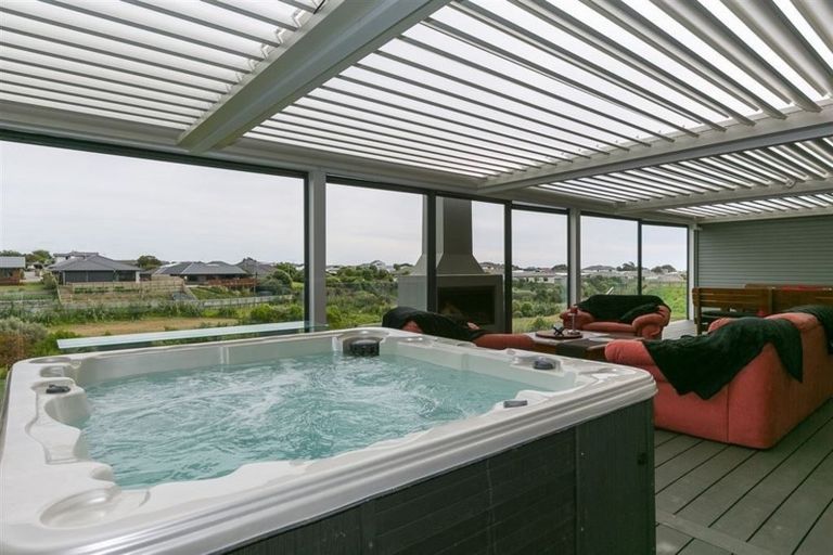 Photo of property in 10 Jules Crescent, Bell Block, New Plymouth, 4312