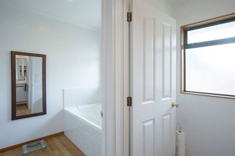 Photo of property in 86 Pahiatua Street, Hokowhitu, Palmerston North, 4410