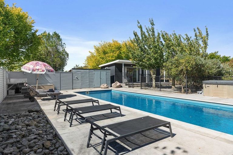 Photo of property in 1 Grey Street, Martinborough, 5711