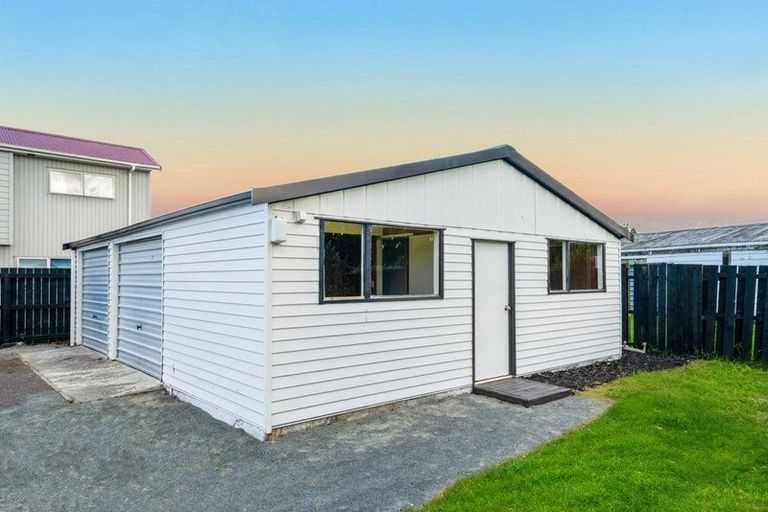Photo of property in 54 Pukeroa Place, Papakura, 2110