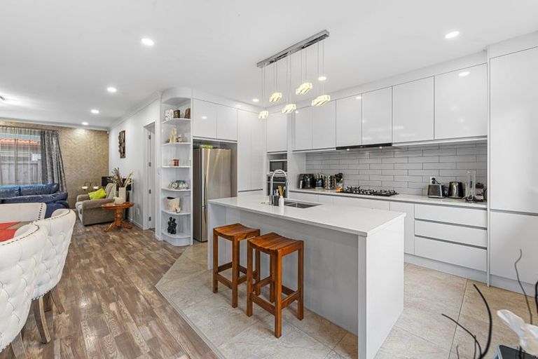 Photo of property in 587 Great South Road, Rosehill, Papakura, 2113