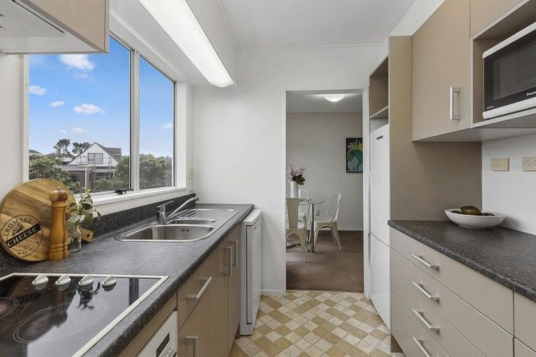 Photo of property in 4 Cobar Close, Maupuia, Wellington, 6022