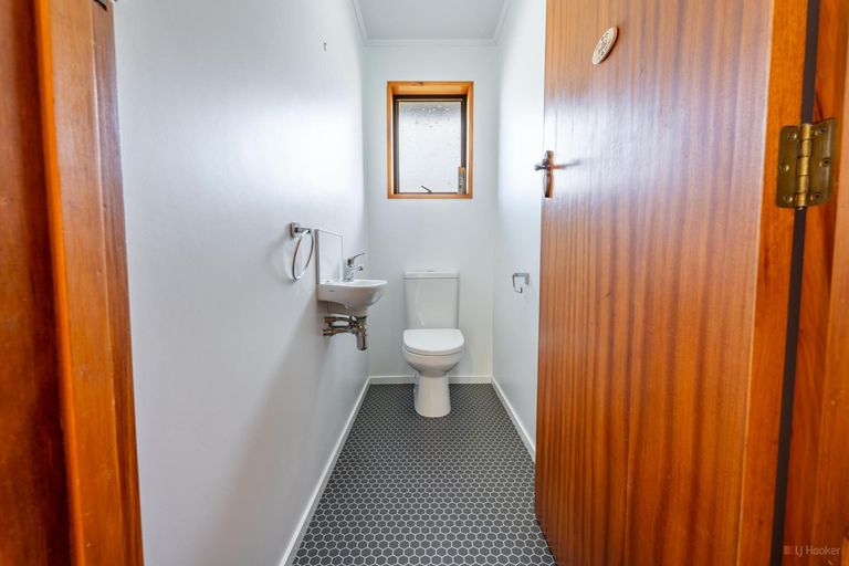 Photo of property in 12 Timaru Road, Waimate, 7924