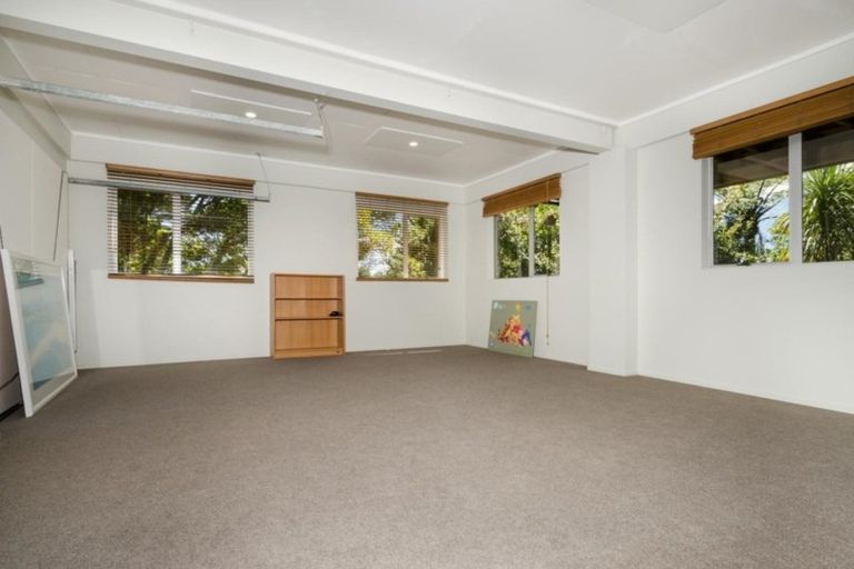 Photo of property in 42 Kitewaho Road, Swanson, Auckland, 0816