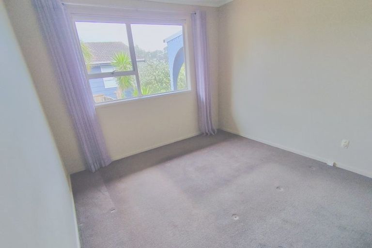 Photo of property in 29 Staincross Street, Green Bay, Auckland, 0604