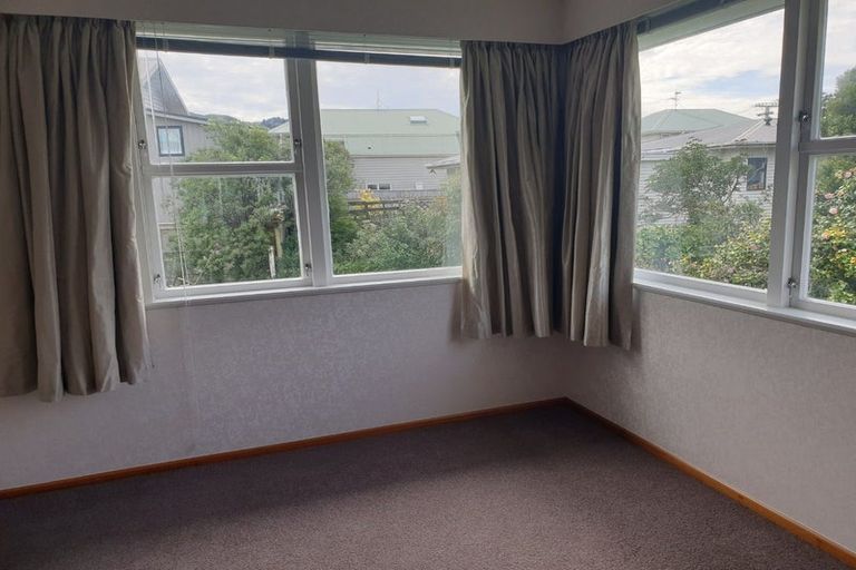 Photo of property in 49 Oxford Street, Tawa, Wellington, 5028