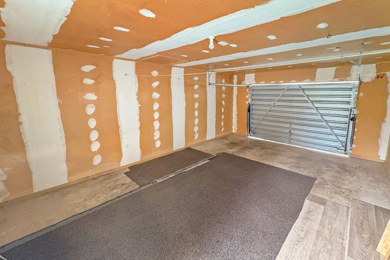 Photo of property in 1a Hendon Place, West End, Palmerston North, 4412