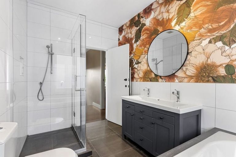 Photo of property in 120 Island Bay Road, Beach Haven, Auckland, 0626