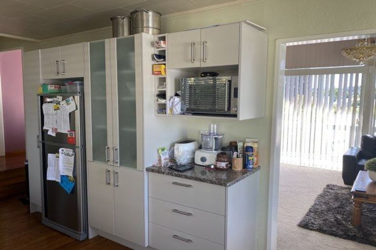 Photo of property in 1/17 Powrie Street, Glenfield, Auckland, 0629