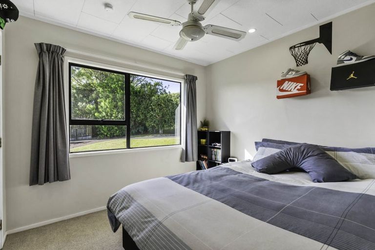 Photo of property in 34 Meadowood Drive, Unsworth Heights, Auckland, 0632