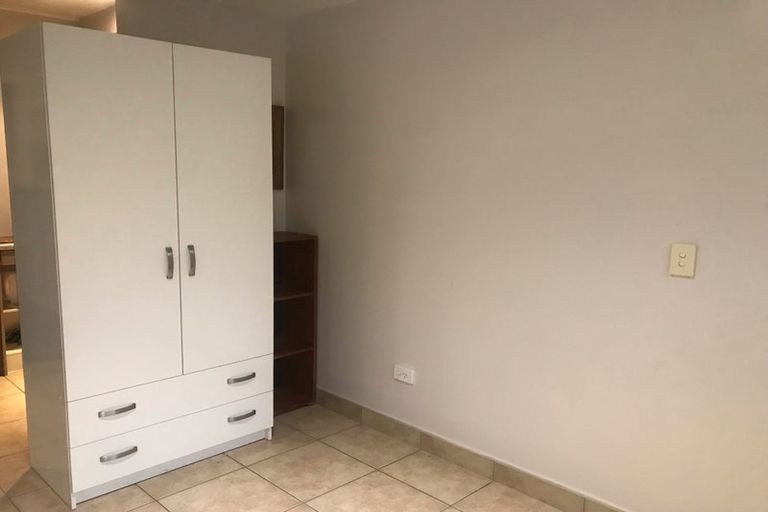 Photo of property in 2/22 School Road, Te Atatu South, Auckland, 0610