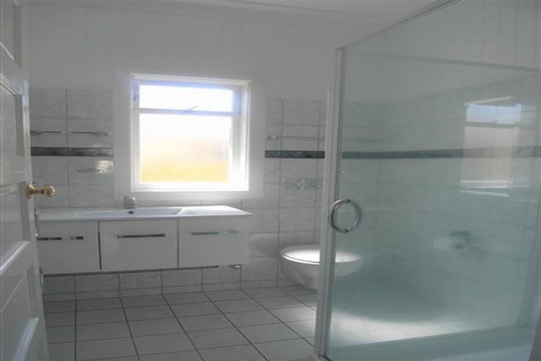 Photo of property in 37 Walmer Road, Point Chevalier, Auckland, 1022