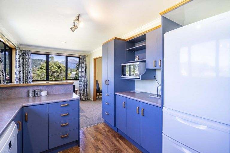 Photo of property in 15 Home Street, Manapouri, 9679