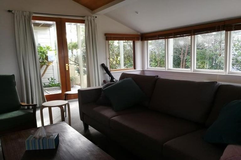 Photo of property in 25 Putnam Street, Northland, Wellington, 6012