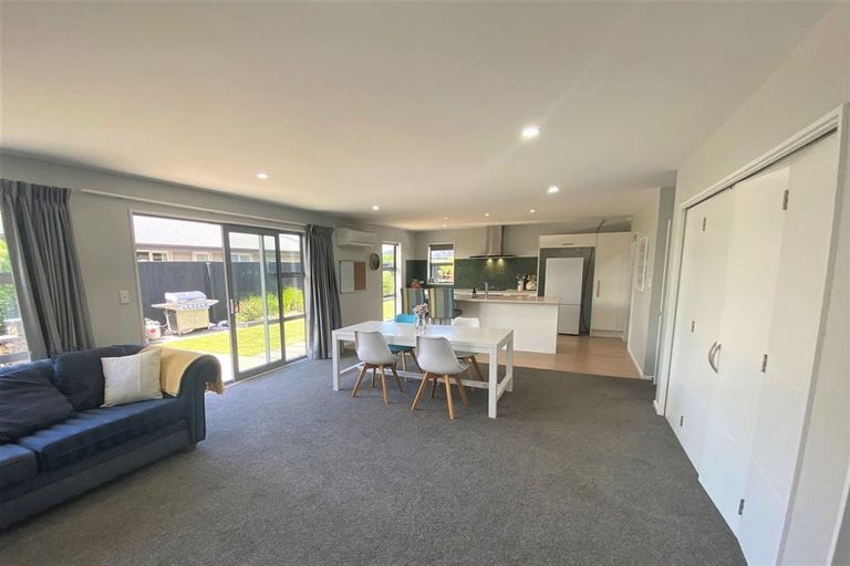 Photo of property in 22 Huntingdon Drive, Rangiora, 7400