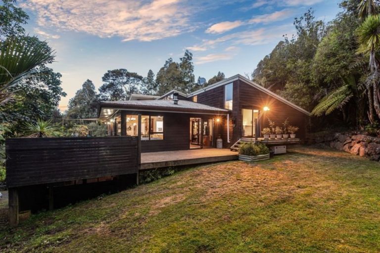 Photo of property in 215 Shaw Road, Titirangi, Auckland, 0604