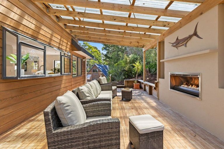 Photo of property in 150 Wade River Road, Wade Heads, Whangaparaoa, 0932