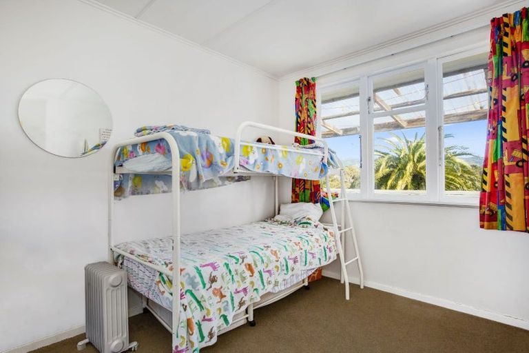 Photo of property in 34 Sievers Grove, Cannons Creek, Porirua, 5024