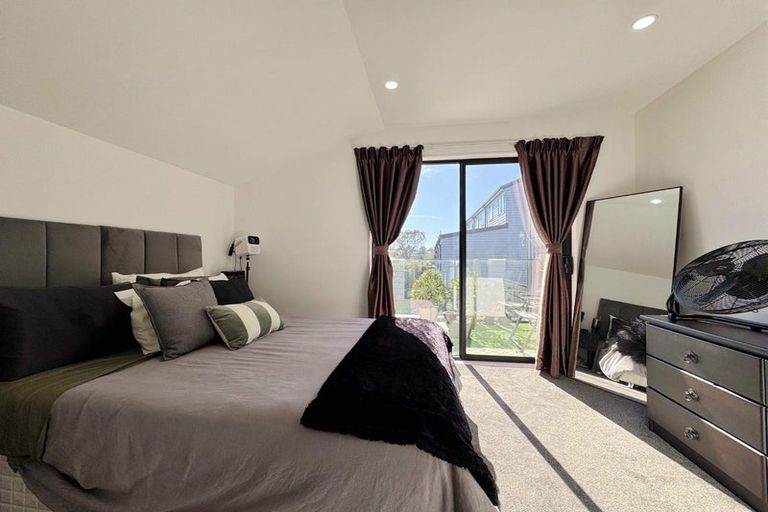 Photo of property in 1/60 Triangle Road, Massey, Auckland, 0614