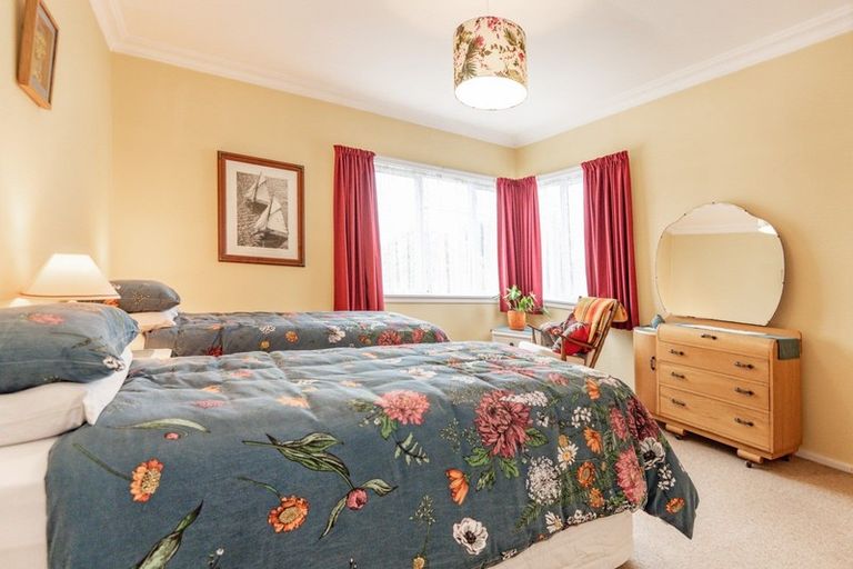 Photo of property in 215 Mayfair Avenue, Mayfair, Hastings, 4122