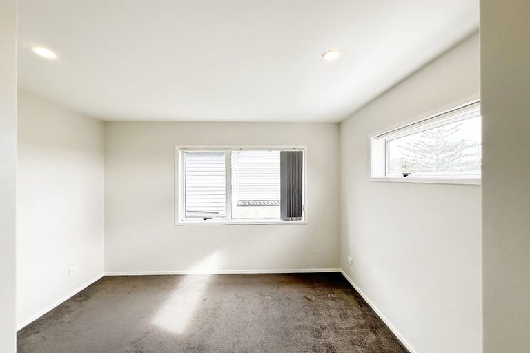 Photo of property in 4 Ruhanui Lane, Pakuranga Heights, Auckland, 2010