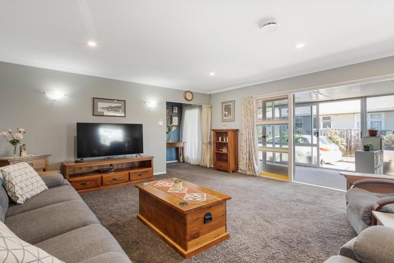 Photo of property in 88 Bickerton Street, Wainoni, Christchurch, 8061