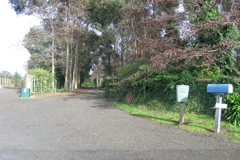 Photo of property in 214 Polson Hill Drive, Aokautere, Palmerston North, 4471