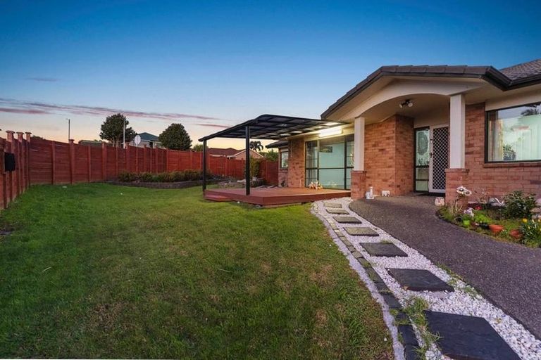 Photo of property in 30 Hercules Drive, Henderson, Auckland, 0612