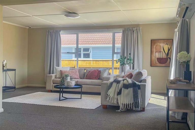 Photo of property in 4 Hollard Grove, Avalon, Lower Hutt, 5011