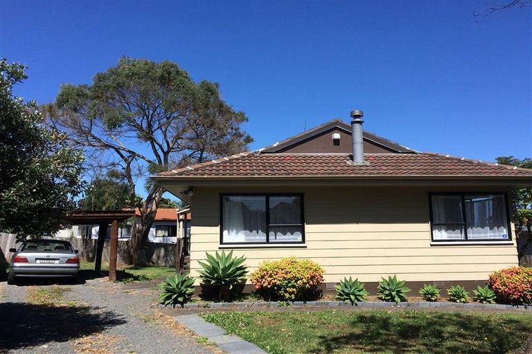 Photo of property in 4 Kopu Place, Clendon Park, Auckland, 2103