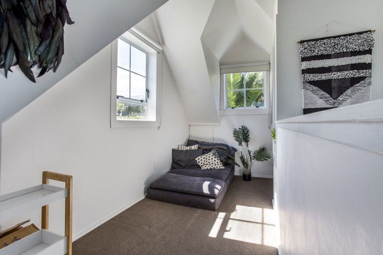 Photo of property in 37 Makiri Street, Helensville, 0800